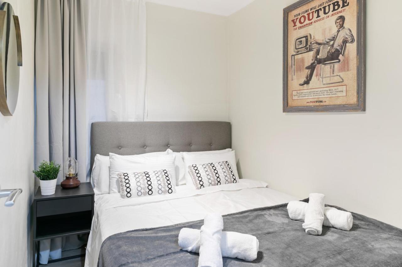 Tendency Apartments Forum 4 산트 아드리아 데 베소스 외부 사진